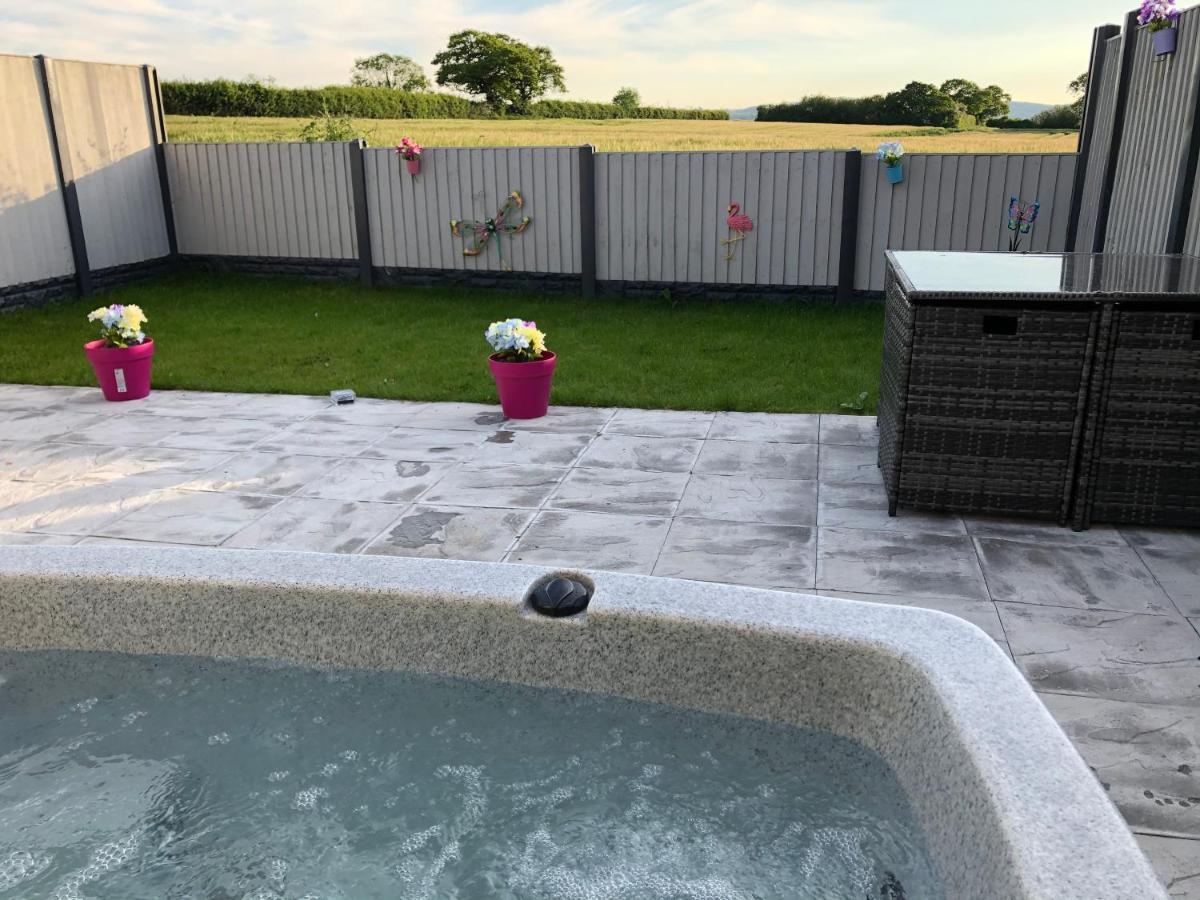 Dwylig Isa Holiday Cottages Rhuddlan Exteriör bild