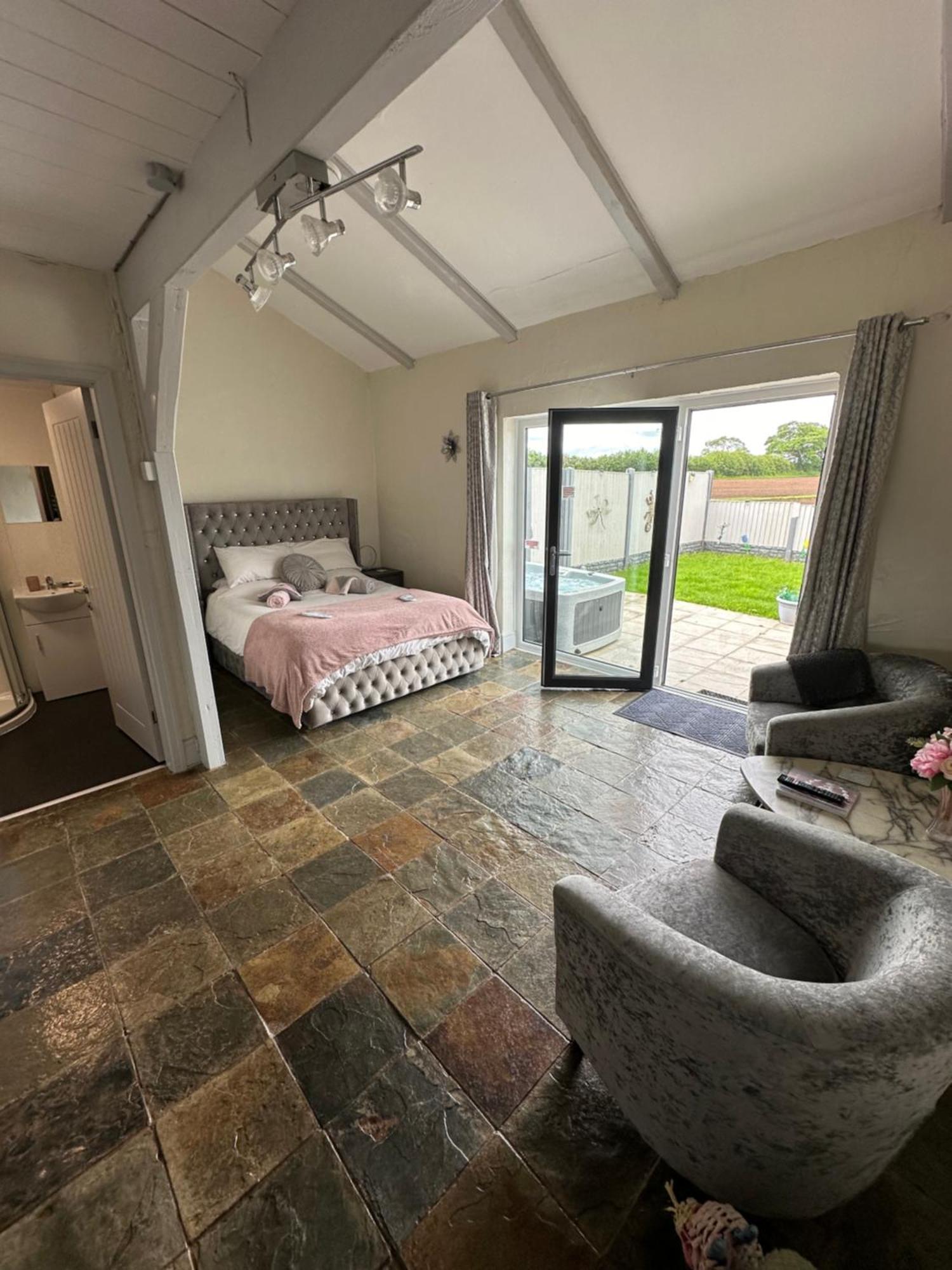 Dwylig Isa Holiday Cottages Rhuddlan Rum bild