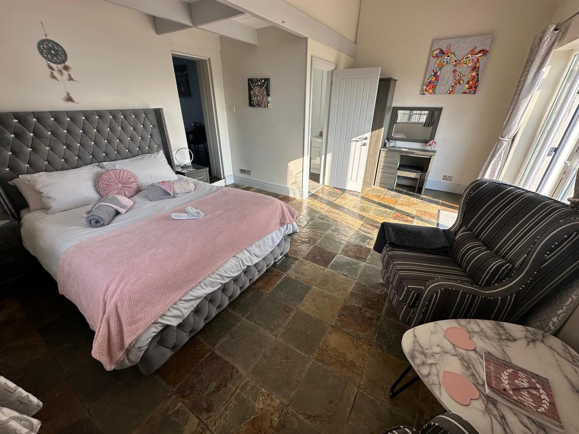 Dwylig Isa Holiday Cottages Rhuddlan Rum bild